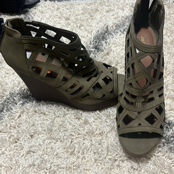 Jasmin Shoes - 4 her_redness !NWT Jasmin open toe caged wedges size 11